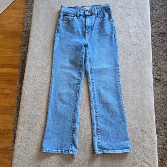 Levi's High Waisted Crop Flare Nip At The Bud Light Wash size 26 - Picture 4 of 13